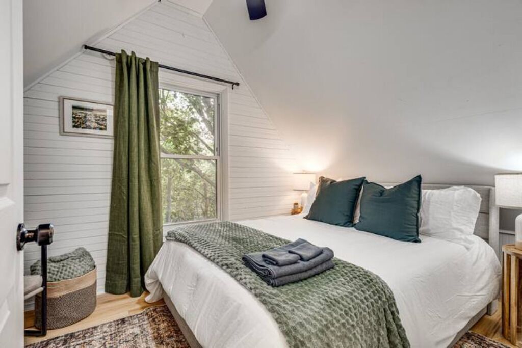 2 makuuhuonetta, silitysrauta/-lauta, ilmainen Wi-Fi, vuodevaatteet