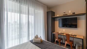 1 bedroom, desk, iron/ironing board, free WiFi
