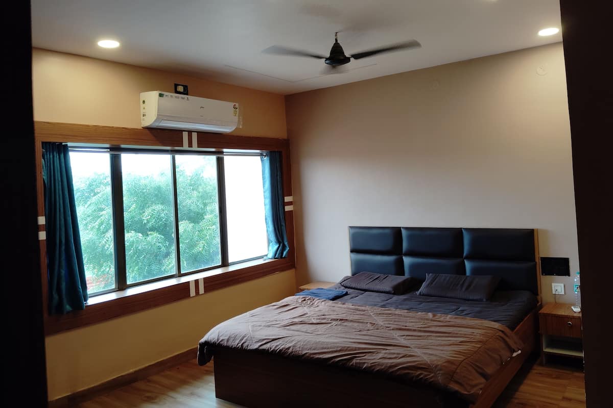 Suite de lujo, vista al puerto | 1 habitación