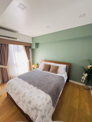 2 bedrooms, iron/ironing board, bed sheets - Cozy 2-bedroom condo in wonderful Taguig with fitness room, AC (Taguig)