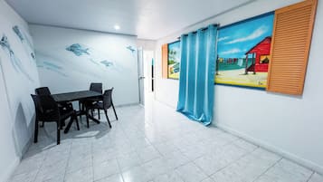 Studio cơ bản | Khu phòng khách | TV