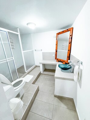Basic Studio | Bathroom | Towels
