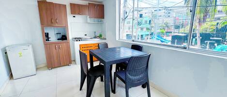 Studio Classique | Cuisine privée | Batterie de cuisine, vaisselle et ustensiles