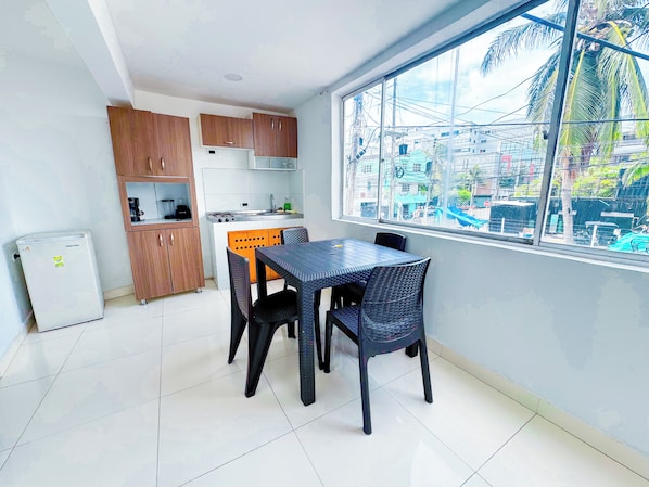 Basic studio. | Private kitchen