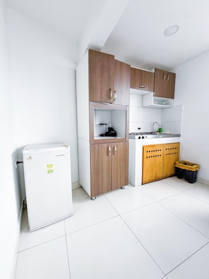 Basic studio. | Private kitchen