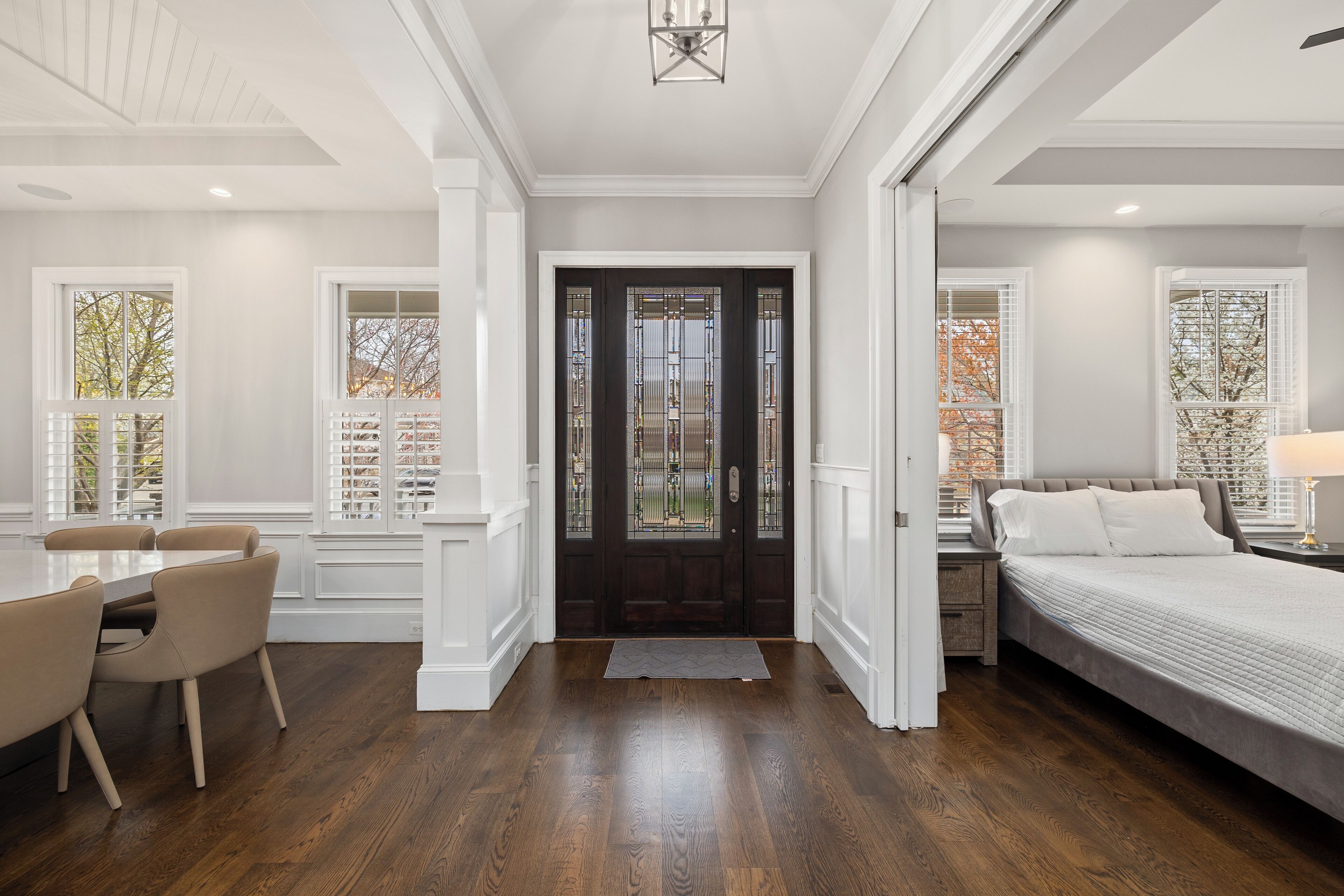 8 chambres, fer et planche à repasser, Wi-Fi, draps fournis