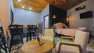 1 habitación, tabla de planchar con plancha, wifi y ropa de cama