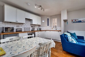 Apartment | Dining - Maisonette in Whitby Near Whitby Abbey (Whitby)