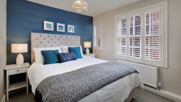Unclassified image, 1 of 30, button