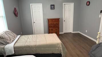 9 chambres, fer et planche Ă repasser, Wi-Fi, draps fournis