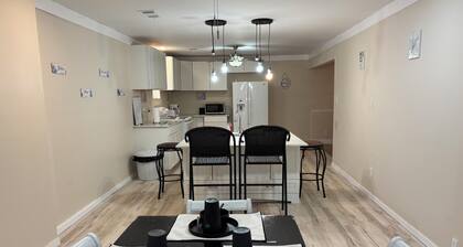 Spacious 4-bedroom house with AC, WiFi in charming Tuscaloosa