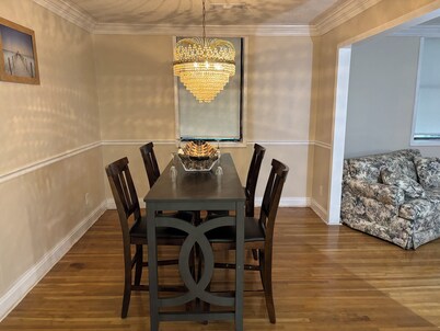 Spacious 4-bedroom house with AC, WiFi in charming Tuscaloosa