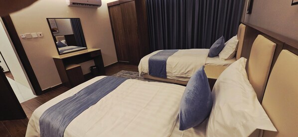 Apartament Deluxe, vistes a la ciutat | 1 dormitori, caixa forta a l'habitació i planxa i posts de planxar