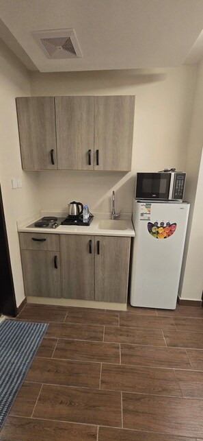 Junior Duplex, City View | Private kitchen | Mini-fridge, microwave, stovetop, cookware/dishes/utensils - Pestana hotel 5 (Riyadh)
