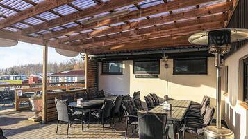 House | Outdoor dining