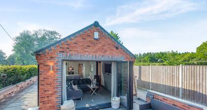 1 bedroom accommodation in Meriden, near Coventry