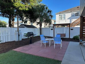 Outdoor dining - 5 BR Dog Friendly Home- Slps 12- Steps from sand (North Myrtle Beach)
