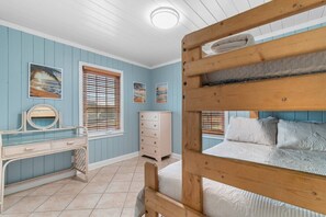 Room - 5 BR Dog Friendly Home- Slps 12- Steps from sand (North Myrtle Beach)