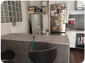 Frigorífic, microones, forn i placa de cuina 