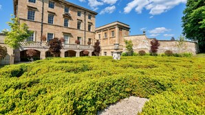 House | Exterior - Finest Retreats is Delighted to Offer a Spacious and Character-filled Apartment (Doncaster)