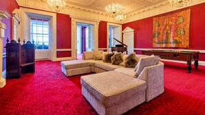 House | Living room - Finest Retreats is Delighted to Offer a Spacious and Character-filled Apartment (Doncaster)