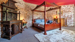 House - Finest Retreats is Delighted to Offer a Spacious and Character-filled Apartment (Doncaster)
