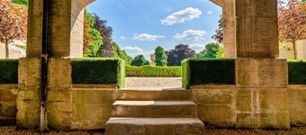 ファイネスト リトリーツ イズ ディライトゥッド トゥ オファー ア スペーシャス アンド キャラクター フィルド アパートメント