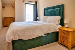 Cottage | 3 bedrooms, individually furnished - Barn in Cotswolds With Hot Tub & Scenic Views (Cheltenham)