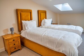 Cottage | 3 bedrooms, individually furnished - Barn in Cotswolds With Hot Tub & Scenic Views (Cheltenham)