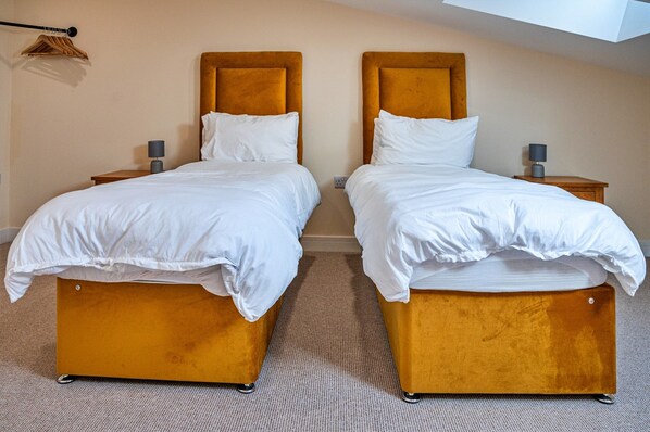 Cottage | 3 bedrooms, individually furnished - Barn in Cotswolds With Hot Tub & Scenic Views (Cheltenham)