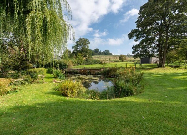 View from property - Barn in Cotswolds With Hot Tub & Scenic Views (Cheltenham)