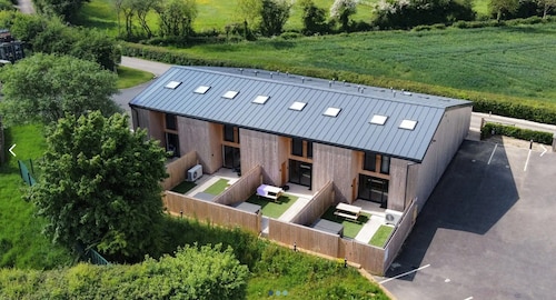 Barn in Cotswolds With Hot Tub & Scenic Views