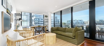 Vibrant Stay with Lakeside Charm in Kingston