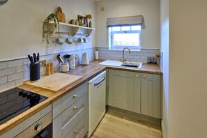 Private kitchen - Cottage in Hemingby With Countryside Views (Horncastle)