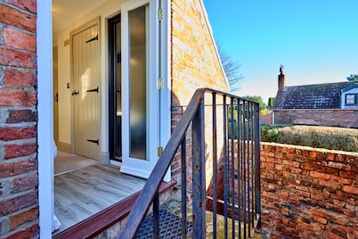 Cottage in Hemingby With Countryside Views