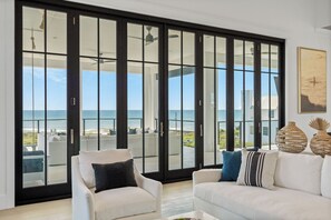 تلفزيون، مدفأة، ستيريو، مكتب