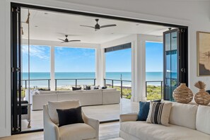 Fernseher, Kamin, Stereoanlage, Arbeitsbereiche