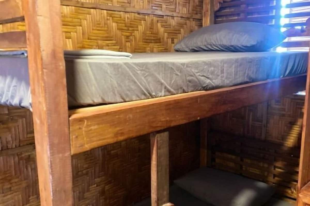 Desk, WiFi (free), bed sheets
