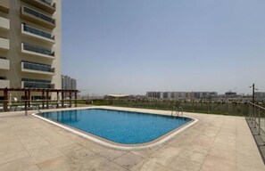 2 outdoor pools - Cozy Studio in Azizi Shaista Al Furjan (Dubai)