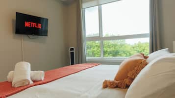 2 bedrooms, desk, iron/ironing board, travel crib