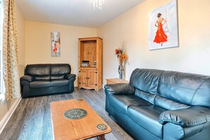 Cottage | Living area