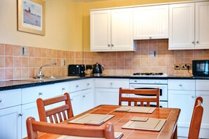 Cottage | Private kitchen - Netley Hall - Jasmine (Shrewsbury)