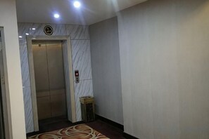 Unclassified image, 3 of 8, button - Xinle Dekaiyuan Express Hotel (Xinle)