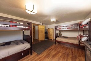 Desk, free WiFi, bed sheets - 4 BR Luxury Lakefront Cabin w/ Mtn Views (Lake County)