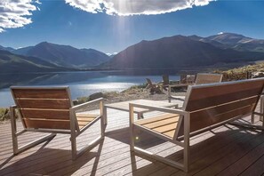 Terrace/patio - 4 BR Luxury Lakefront Cabin w/ Mtn Views (Lake County)