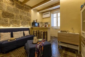 Living room - Monolocale Alguer in the Historical Center (Alghero)