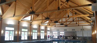 Spacious condo with mountain view, fireplace, a/c, walk to Lake Pinneo