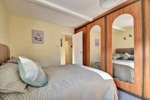 Cottage | 2 bedrooms, iron/ironing board