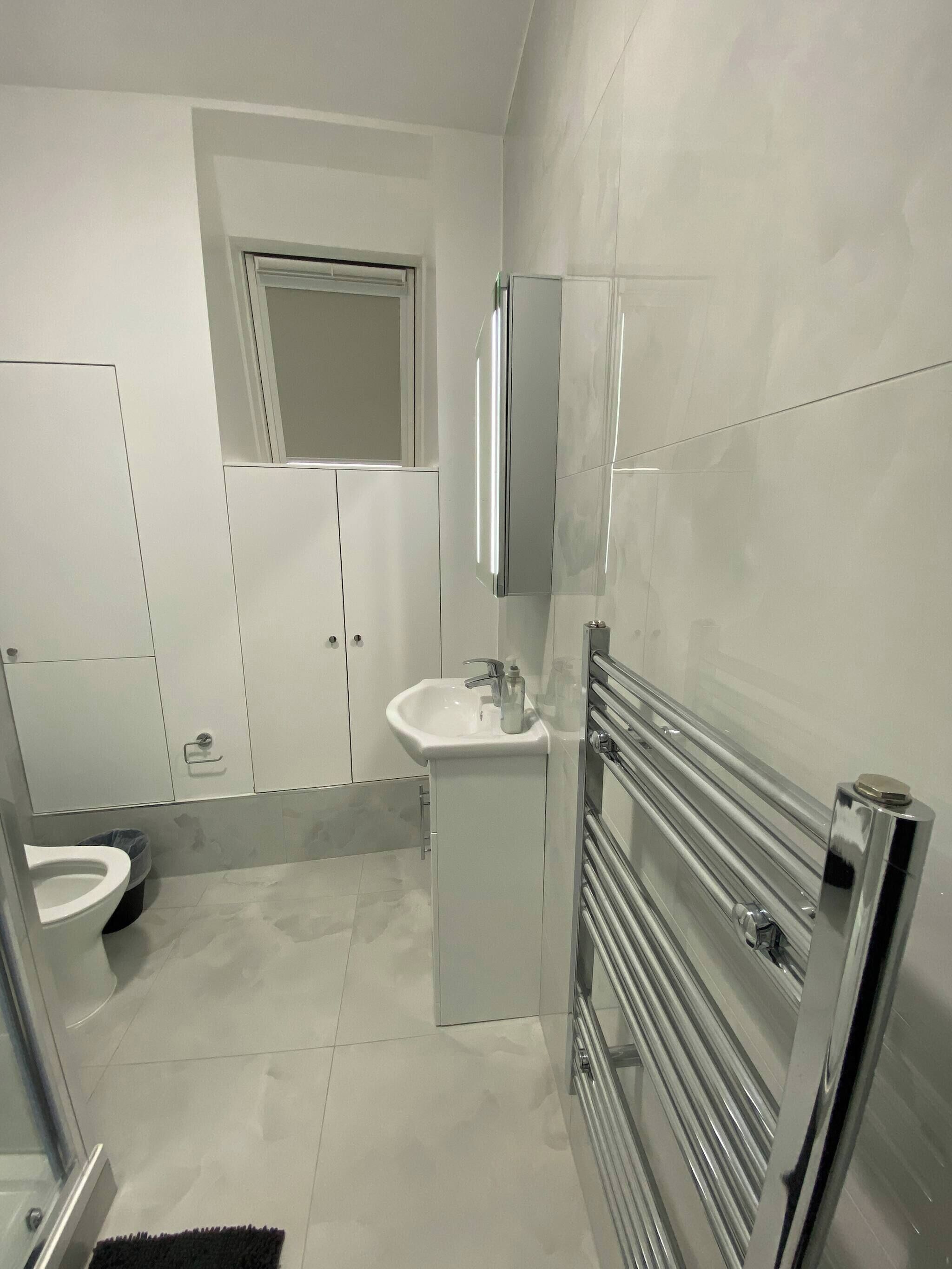 Apartment, 2 Bedrooms, Smoking, Balcony | Bathroom | Toilet paper