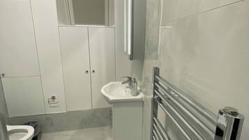 Apartment, 2 Bedrooms, Smoking, Balcony | Bathroom | Toilet paper